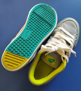 Zapatillas Nike Grises y Verdes