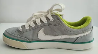 Zapatillas Nike Grises y Verdes