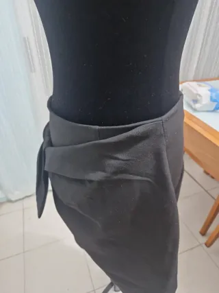 Falda negra asimetrica