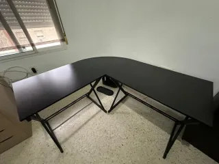 Mesa escritorio forma L negra