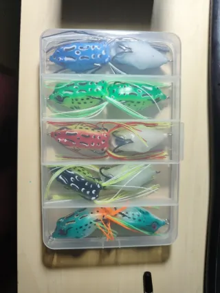 Lote señuelos pesca tipo rana. 500 metros