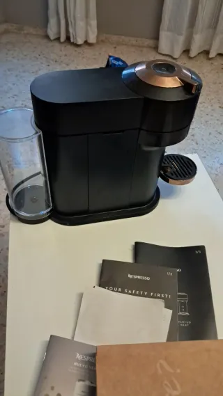 Cafetera Nespresso Vertuo casi nueva