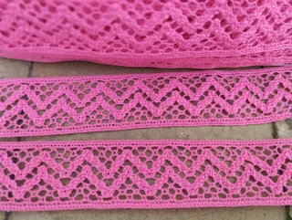 Entredos de encaje rosa fucsia