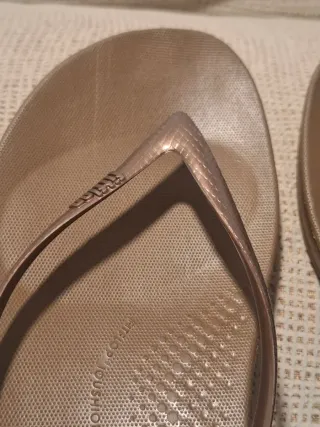 Chanclas Fitflop Marrón Dorado Mujer
