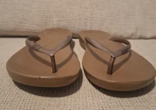 Chanclas Fitflop Marrón Dorado Mujer