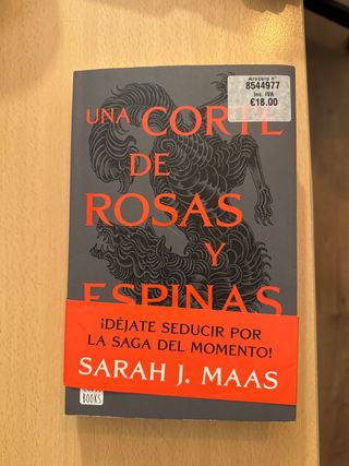 Una corte de rosas y espinas. Nueva presentació...