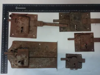 Lote de 5 cerraduras antiguas