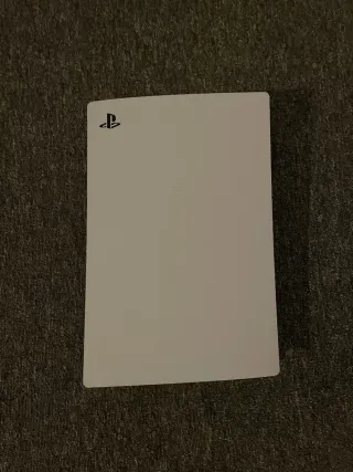 Consola PS5 con mando y maletín