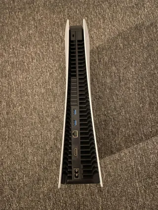 Consola PS5 con mando y maletín