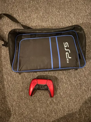 Consola PS5 con mando y maletín