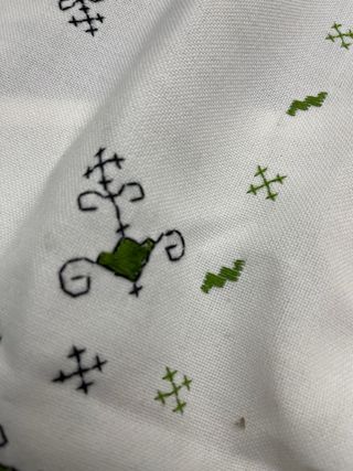 Mantel antiguo bordado Lagarterana 105x105