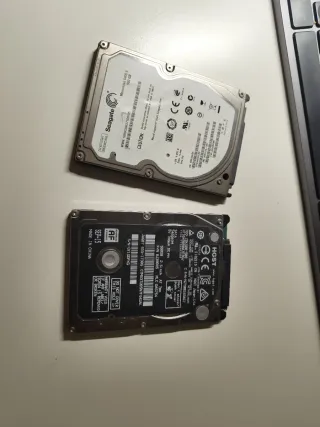 2x HDD 500GB 2.5 HGST Seagate