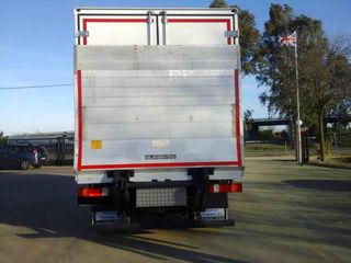 Mercedes AXOR 1833-CAMIONES FURGONES