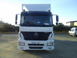 Mercedes AXOR 1833-CAMIONES FURGONES