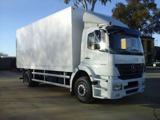 Mercedes AXOR 1833-CAMIONES FURGONES