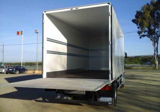 Mercedes AXOR 1833-CAMIONES FURGONES