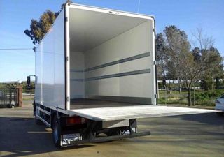 Mercedes AXOR 1833-CAMIONES FURGONES