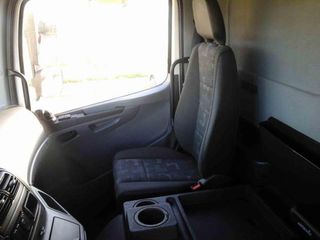 Mercedes AXOR 1833-CAMIONES FURGONES