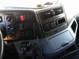 Mercedes AXOR 1833-CAMIONES FURGONES