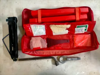 Gato y herramientas Kia