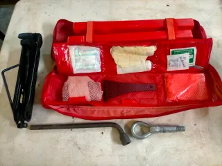 Gato y herramientas Kia