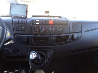 Iveco EUROCARGO ML120 E25-CAMIONES FURGONES