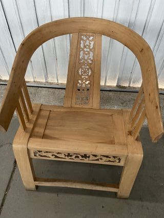 Sillón de madera tallada estilo oriental
