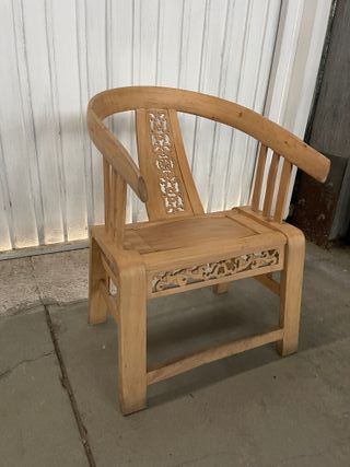 Sillón de madera tallada estilo oriental