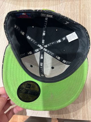 Gorra New Era 9FORTY Negra con Diseño Salpicado