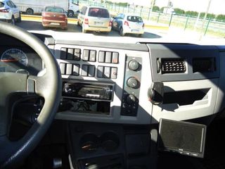 Volvo FL 240-CAMIONES FURGONES