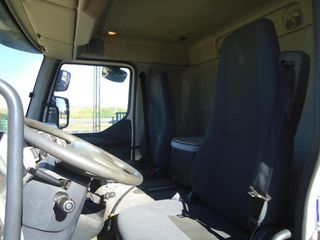 Volvo FL 240-CAMIONES FURGONES