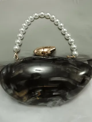 Bolso de fiesta negro y dorado