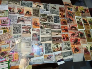Lote taurino: carteles, postales y más