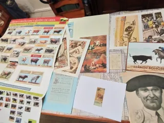 Lote taurino: carteles, postales y más