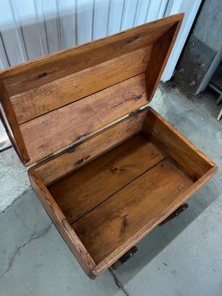 Baúl de madera antiguo