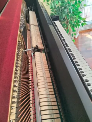 Piano acústico Yamaha