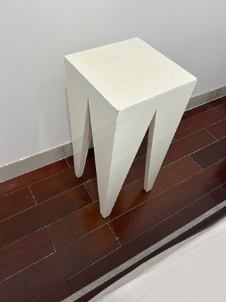 Taburete alto blanco