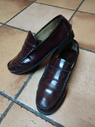 Zapatos de piel burdeos talla 42