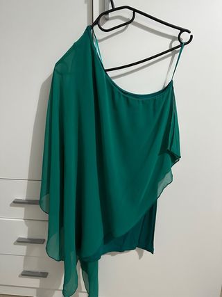 Vestido verde asimétrico