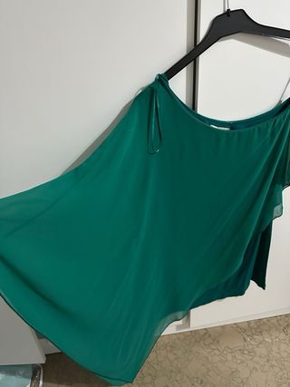 Vestido verde asimétrico