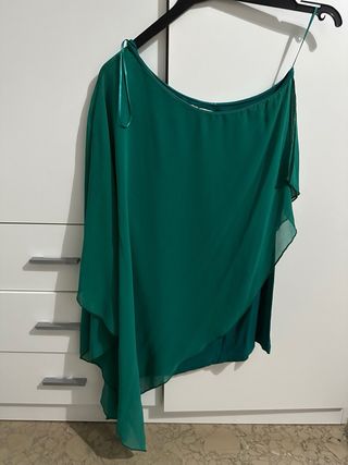 Vestido verde asimétrico