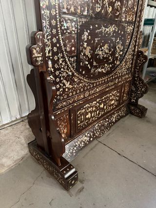 Biombo antiguo con incrustaciones de nacar