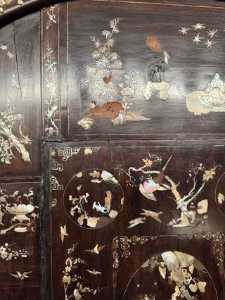 Biombo antiguo con incrustaciones de nacar