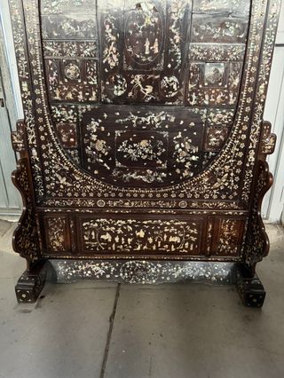 Biombo antiguo con incrustaciones de nacar