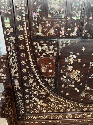 Biombo antiguo con incrustaciones de nacar