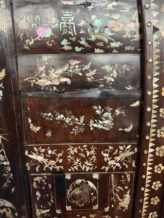 Biombo antiguo con incrustaciones de nacar