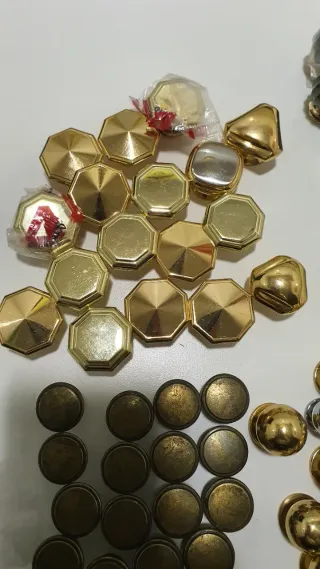 Pomos y tiradores para puertas y cajones