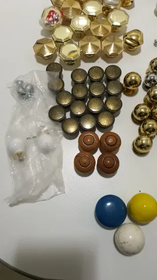 Pomos y tiradores para puertas y cajones