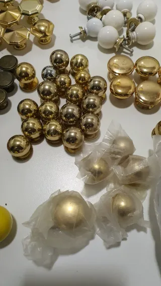 Pomos y tiradores para puertas y cajones