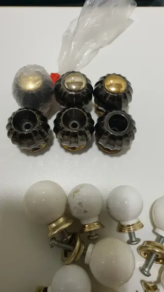 Pomos y tiradores para puertas y cajones